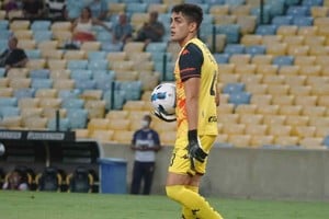 La sorpresa para muchos. Sin dudas, el rendimiento de Santiago Mele en el arco tatengue fue de lo más destacado en esta temporada del fútbol criollo: un gran acierto de Unión a la hora de la búsqueda. Crédito: Fernando Nicola