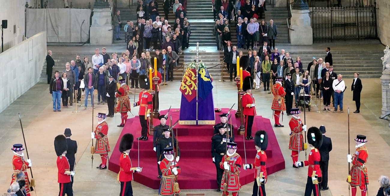 Isabel II será enterrada junto a su esposo el duque de Edimburgo 
