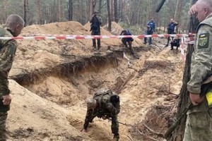 Sergui Botvinov, titular de la Policía de Jarkov, precisó que son 440 los cuerpos encontrados, algunos muertos por bala y otros muertos en bombardeos.