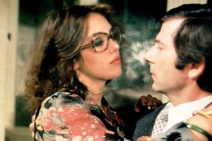 El propio Roman Polanski interpreta al protagonista de “El inquilino”, que se sumerge en las sombras de su propia mente en una París que se torna siniestra bajo su punto de vista. Foto: Marianne Productions