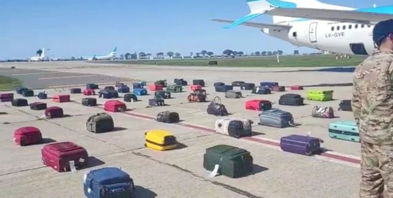 Por una amenaza de bomba debieron evacuar un avión de Aerolíneas Argentinas