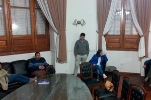 9 dirigentes de Festram pasaron la noche en una oficina de la Casa de Gobierno