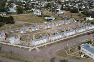 Las familias que accedieron a estas viviendas lo hicieron inscribiéndose en el Registro Digital de Acceso a la Vivienda que la provincia dispone para participar de los eventuales sorteos que se realizan en distintas localidades. Foto: Gobierno de Santa Fe