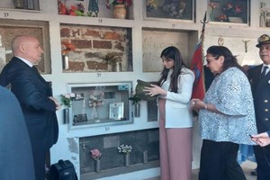 "Los veteranos tenemos mucho en común, conocemos la dureza de la guerra. Hacemos sacrificio por nuestro país y camaradas", señaló el soldado inglés.