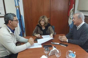 Frana indicó: "Particularmente mirar hacia nuestro norte con una apuesta a la obra pública para responder a demandas, algunas más nuevas, otras más históricas, y también generar condiciones de vida más dignas, que sustentan el objetivo de arraigo, para que la gente pueda desarrollarse en el lugar donde nació y vive”. Foto: Gobierno de Santa Fe