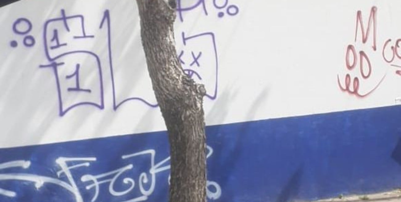 Candioti Sur: estaba recién pintada la vecinal y la vandalizaron con grafitis