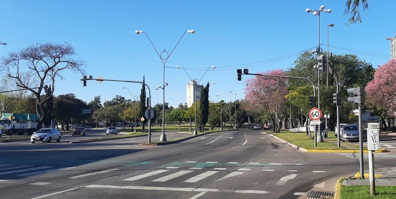 Caos en el tránsito por la falla de semáforos en 27 de Febrero y Lisandro de la Torre