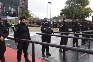 Colón juega en Santa Fe y  la seguridad ya pidió jugar de día a modo preventivo. Crédito: Manuel Fabatía