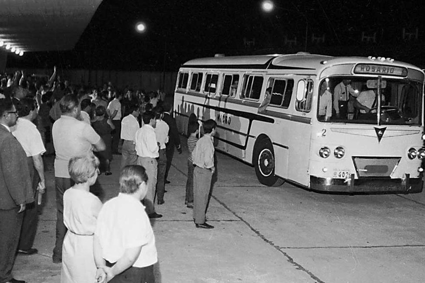 El primer servicio de pasajeros que partió desde la nueva terminal.