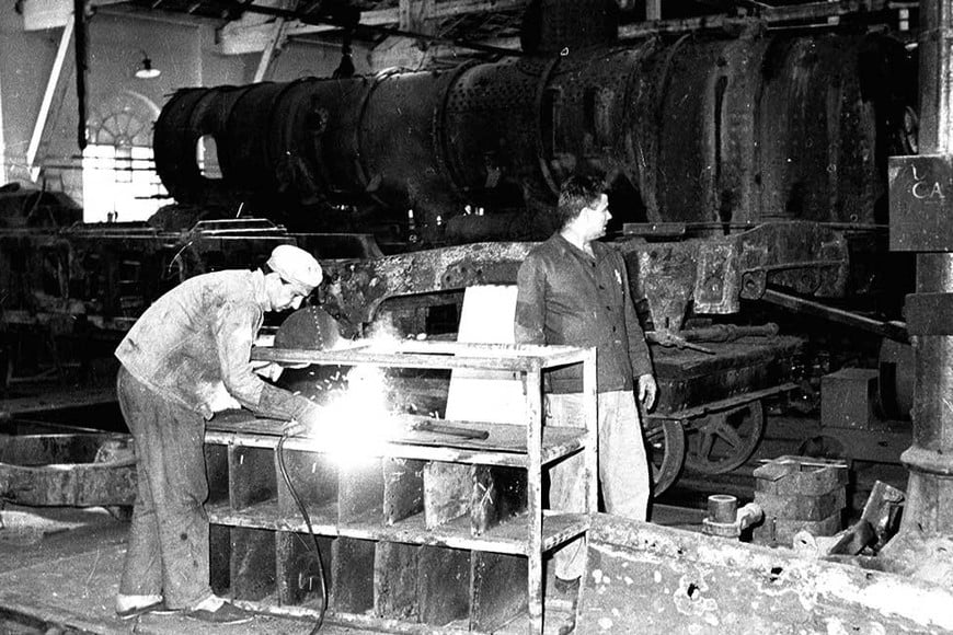 Los talleres fueron cerrados a fines de la década de 1970 y sus tareas trasladadas a Laguna Paiva.