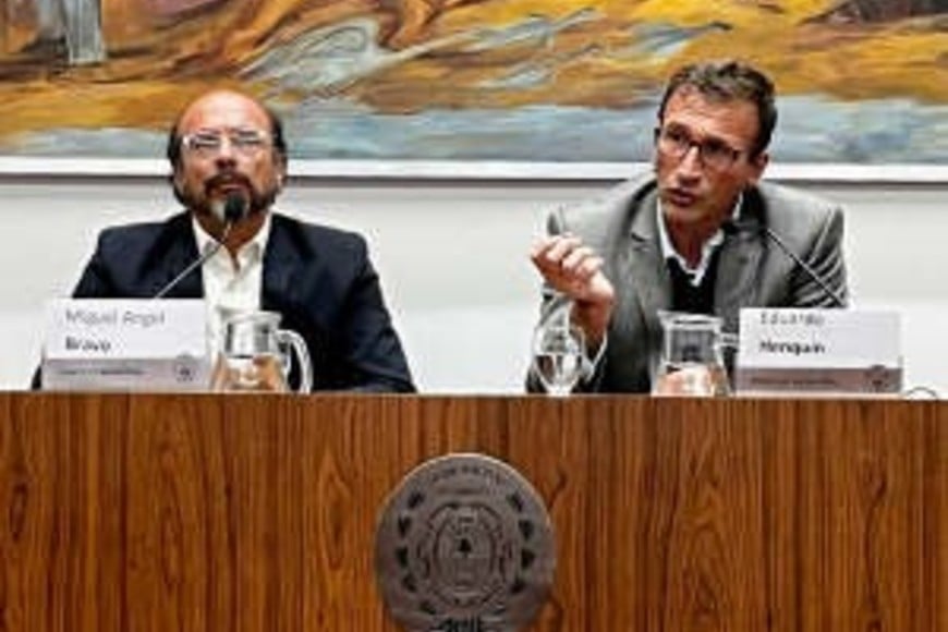 Miguel Ángel Bravo y Eduardo Henquín, los especialistas que disertaron en el Concejo.