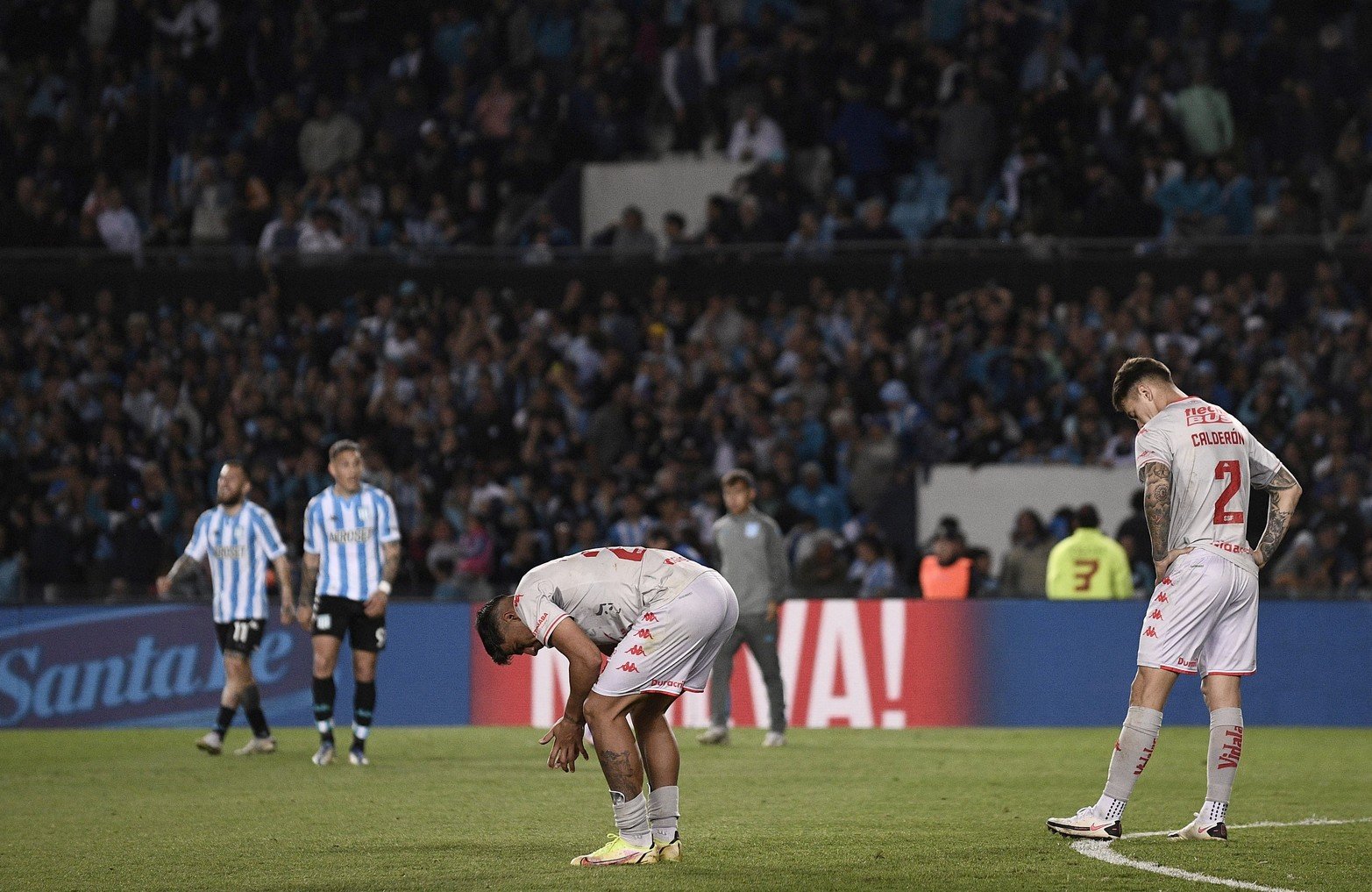 Con la derrota ante Racing, Unión -con 26 puntos- cayó a la 19a. posición de la tabla y se aleja de la zona de clasificación a la Copa Sudamericana.