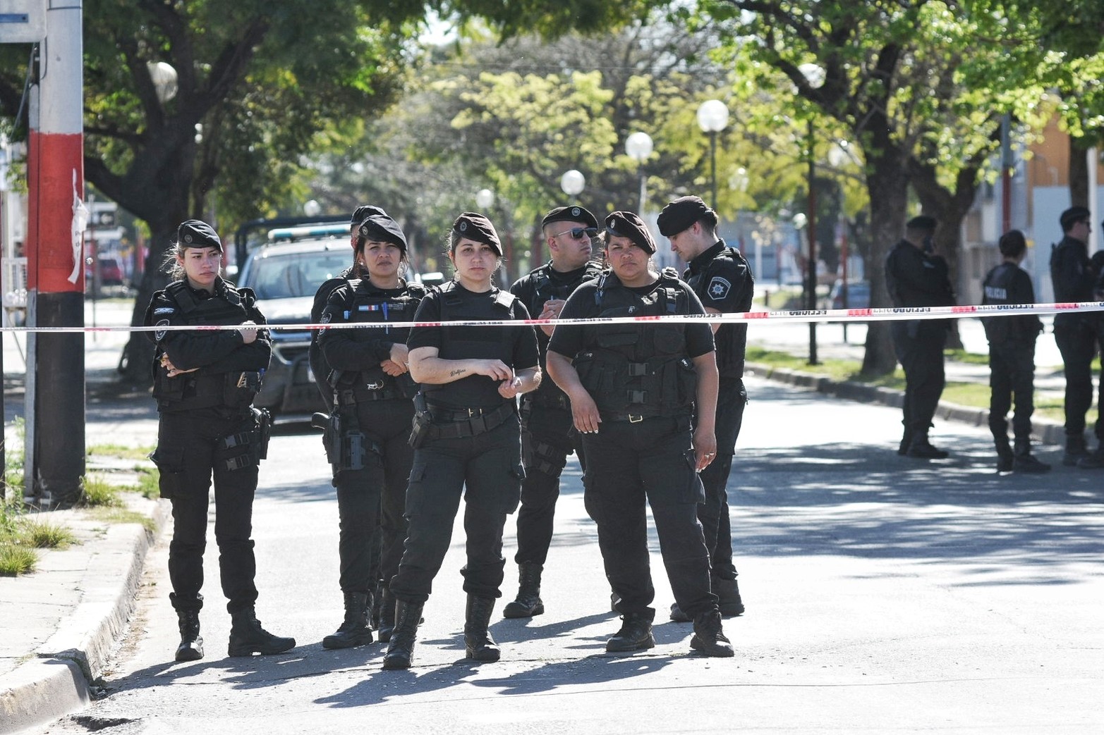 Colón Argentino Jrs., cortes de calles a cargo de un gran número de policía de la provincia.