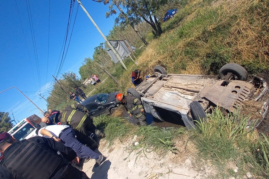 En el lugar trabajaron bomberos y personal de emergencias para el rescate de los heridos. Crédito: El Litoral.