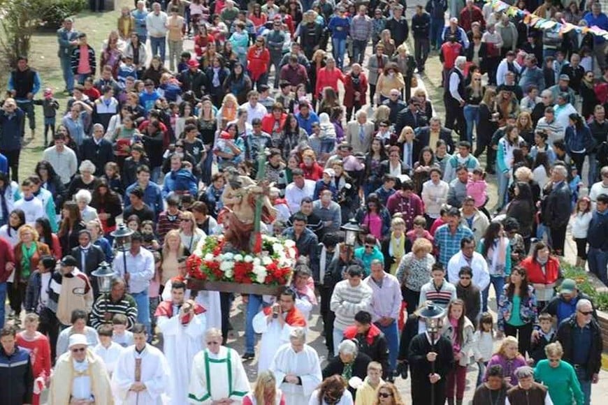 San Jerónimo del Sauce era una posta militar desde el año 1813. La imagen del Santo Patrono que se conserva en la capilla desde sus inicios data de 1743 y fue traída a la localidad por los aborígenes -Abipones y Mocovíes- que llegaron desde las márgenes del Arroyo El Rey, en Reconquista. Foto: Archivo