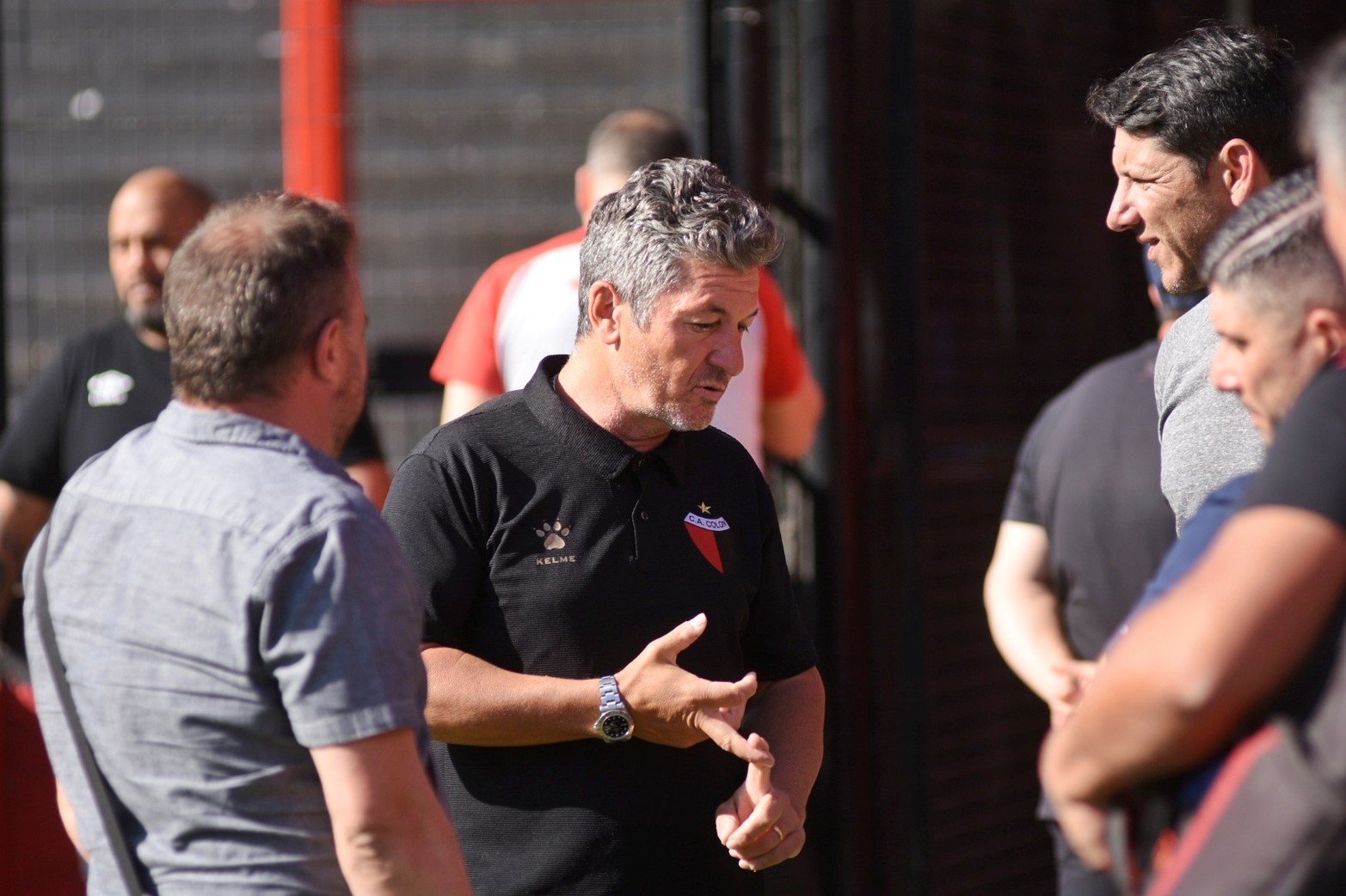 Colón Argentino Jrs., El Director Deportivo, Mario Sciacqua, en el ingreso al estadio