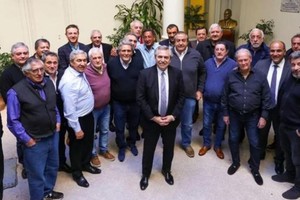 Alberto Fernández junto a la CGT.