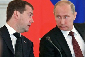 Dmitry Medvedev, vicepresidente del Consejo de Seguridad de Rusia, junto a Vladimir Putin.