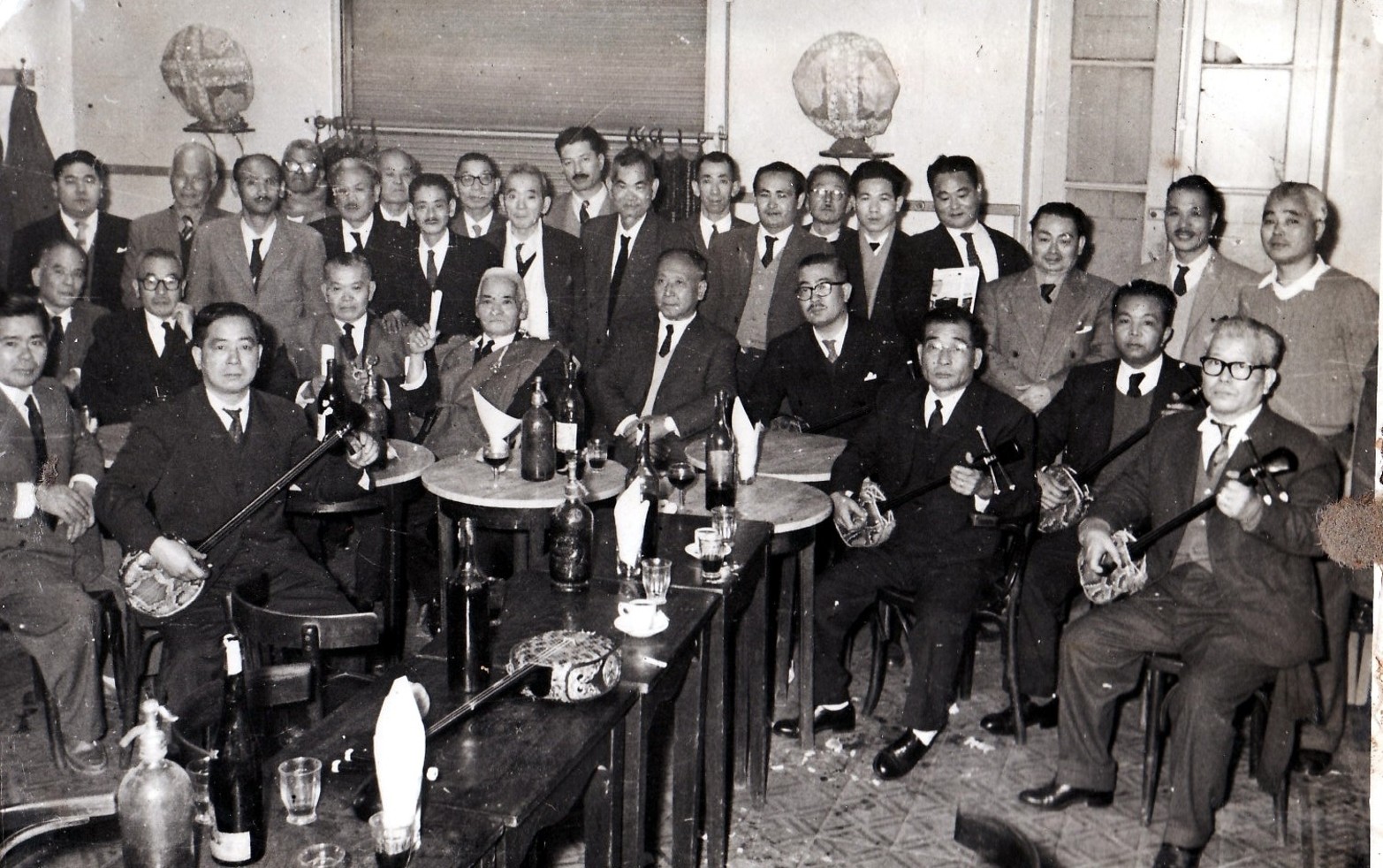 Colectividad japonesa de Okinawa reunidos en bar Tokio Norte.
