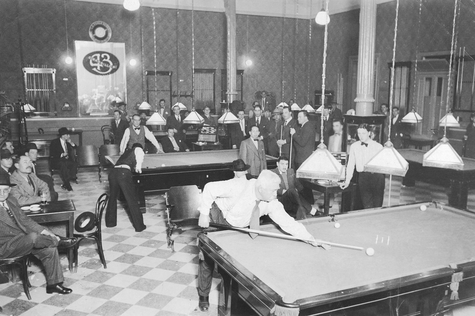 En el bar, se disputaron torneos nacionales de billar. 