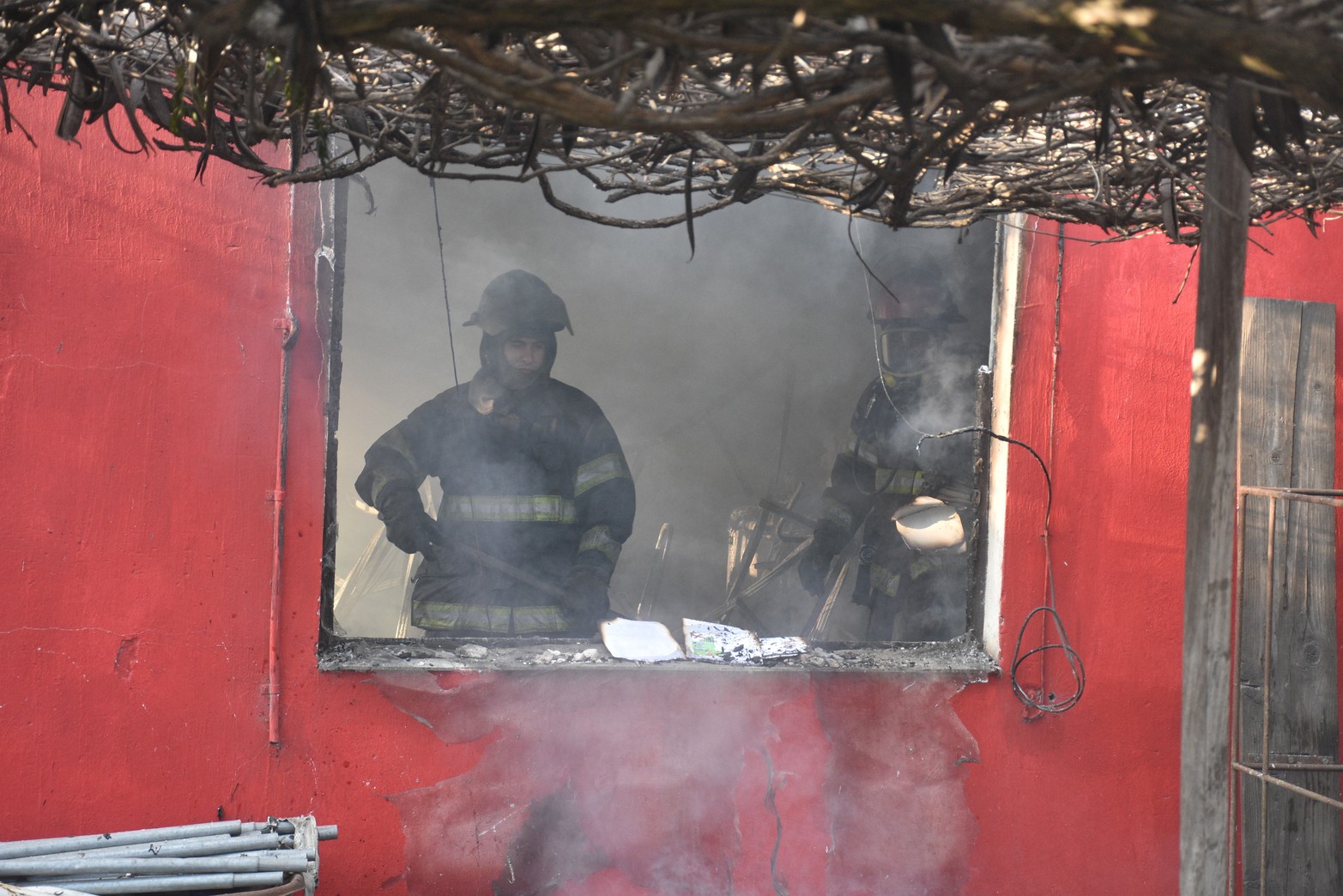 Incendio gabín ferroviario en Avellaneda 4800. Foto Flavio Raina