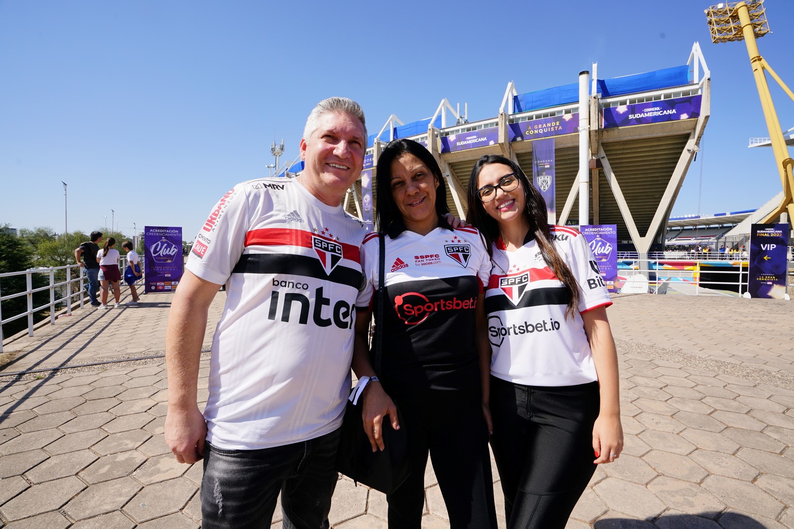 En Córdoba, la previa de los hinchas de Independiente del Valle de Ecuador y San Pablo de Brasil.