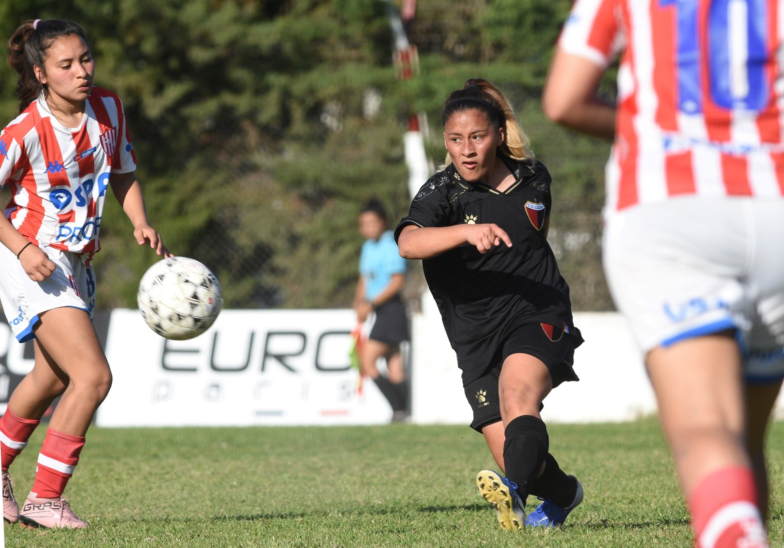 Unión, en el fútbol femenino le ganó 4 a 0 a Colón. Foto Mauricio Garín