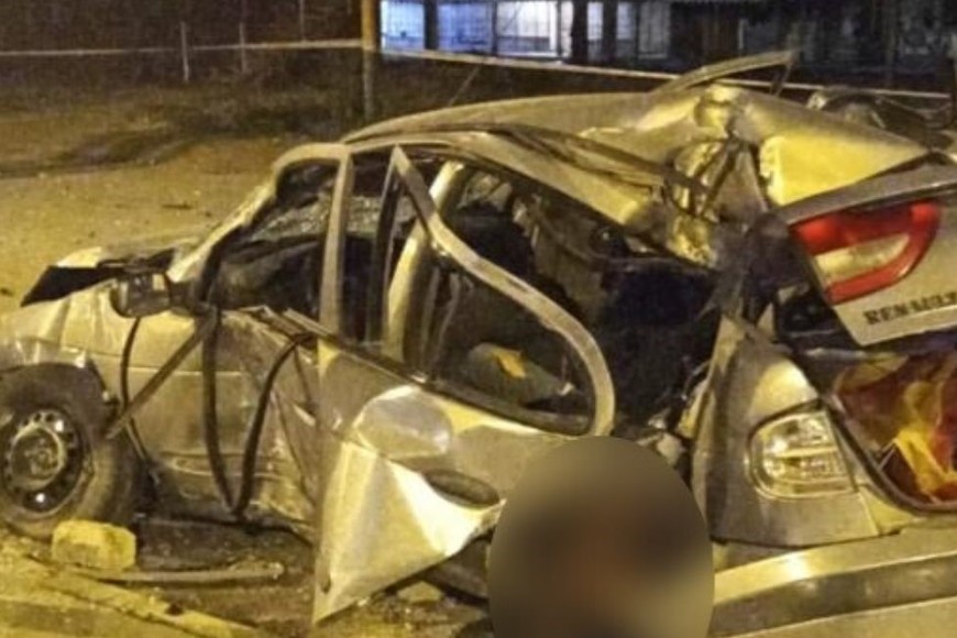 El  Renault Megane gris robado que se vio involucrado en un violento choque.