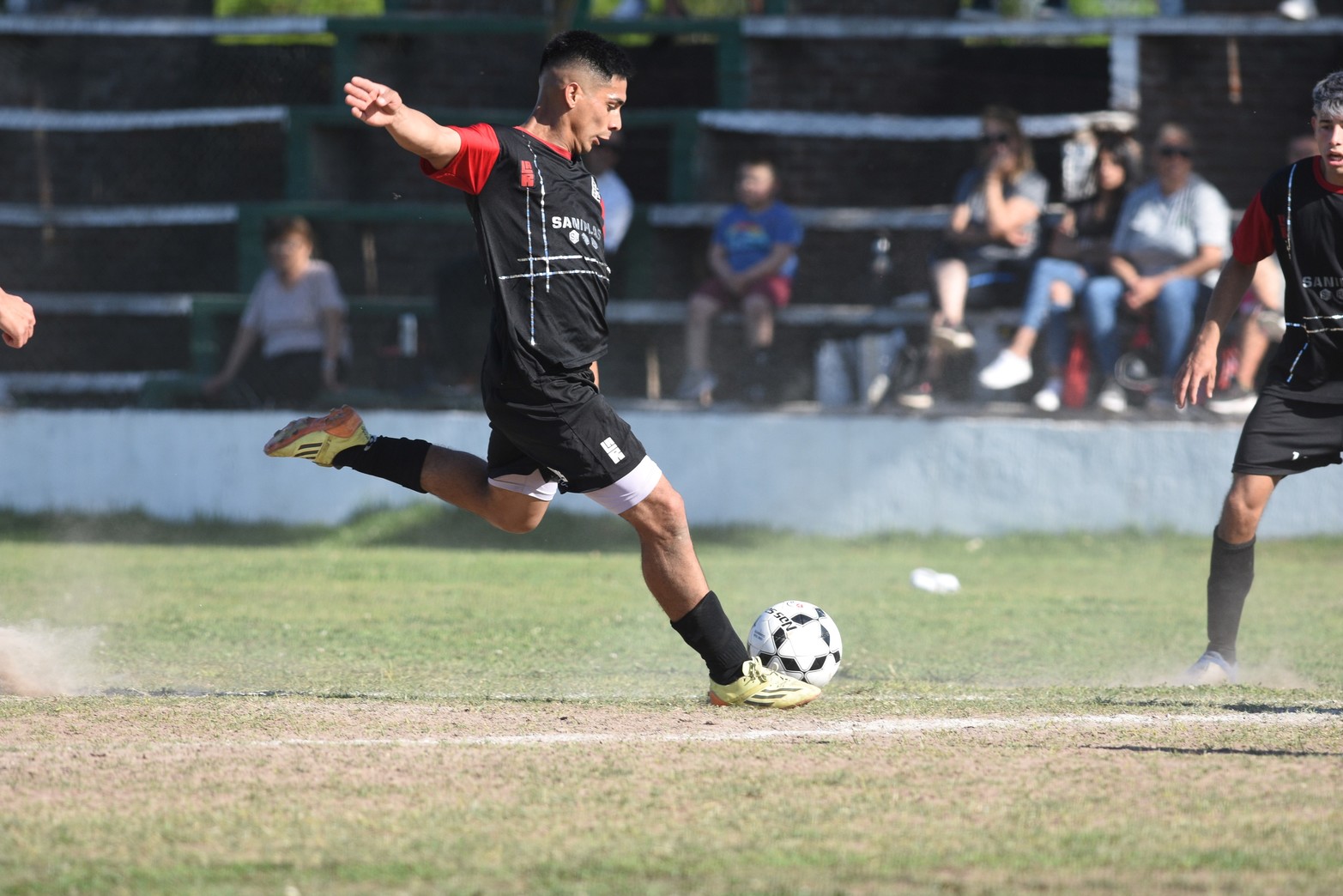 En Angel Gallardo, Monte Vera, San Cristóbal  perdió 2 a 0 frente a Nacional. Foto Mauricio Garín