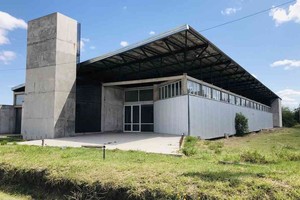 Allí se preparan más de 5500 raciones diarias de comida para 33 escuelas de la ciudad y trabajan 20 empleados. Foto: Gobierno de Santa Fe