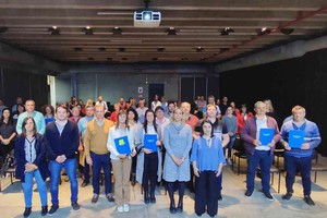 Los convenios firmados alcanzaron a 52 municipios y comunas de los departamentos Caseros, Constitución, Iriondo, Rosario, San Lorenzo, San Martín y Belgrano. Foto: Gobierno de Santa Fe