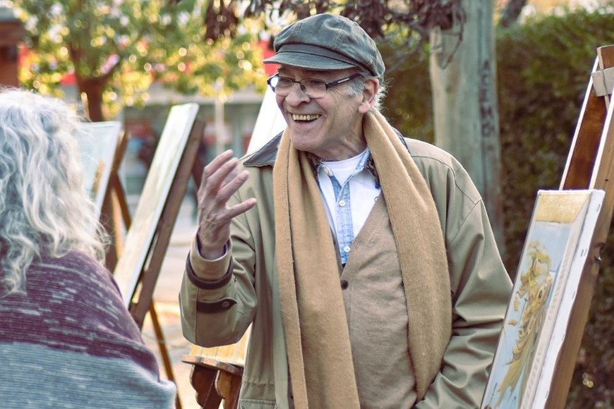 Mario Martínez es artista  autodidacta, descubrió su pasión por la pintura en la niñez.