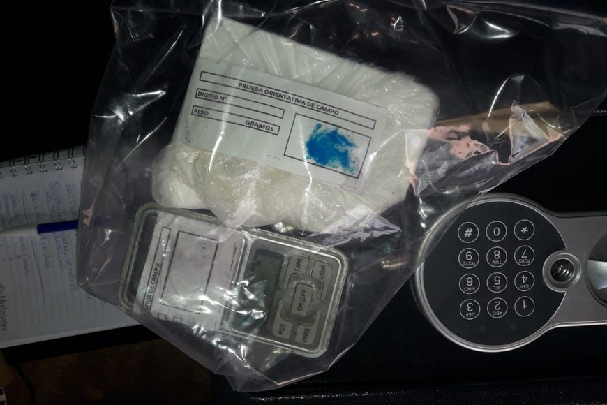 Los agentes incautaron otros objetos de interés. 