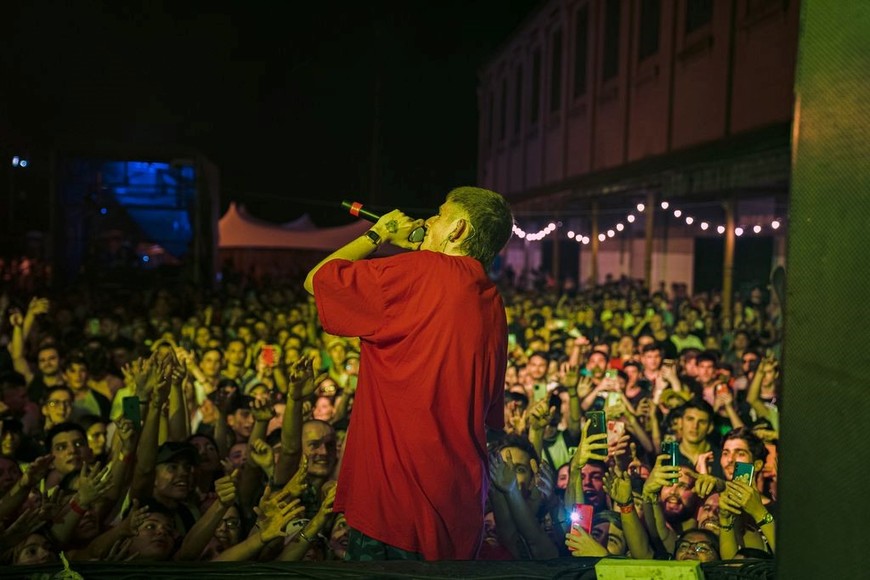 Dillom hizo vibrar a la audiencia del Harlem, y sus shows recientes se han vuelto más intensos.