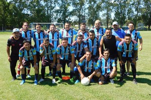Almagro FC. Goles y punta. En la Copa de Plata este plantel manda junto a El Litoral.