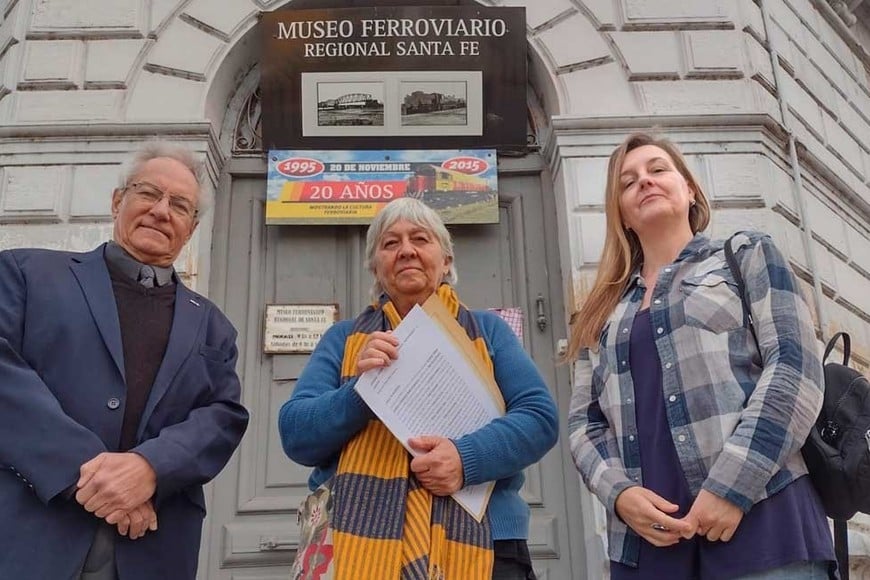 Tres de los miembros de la flamante Comisión de Amigos del Museo Ferroviario Regional Santa Fe (Camfer).
