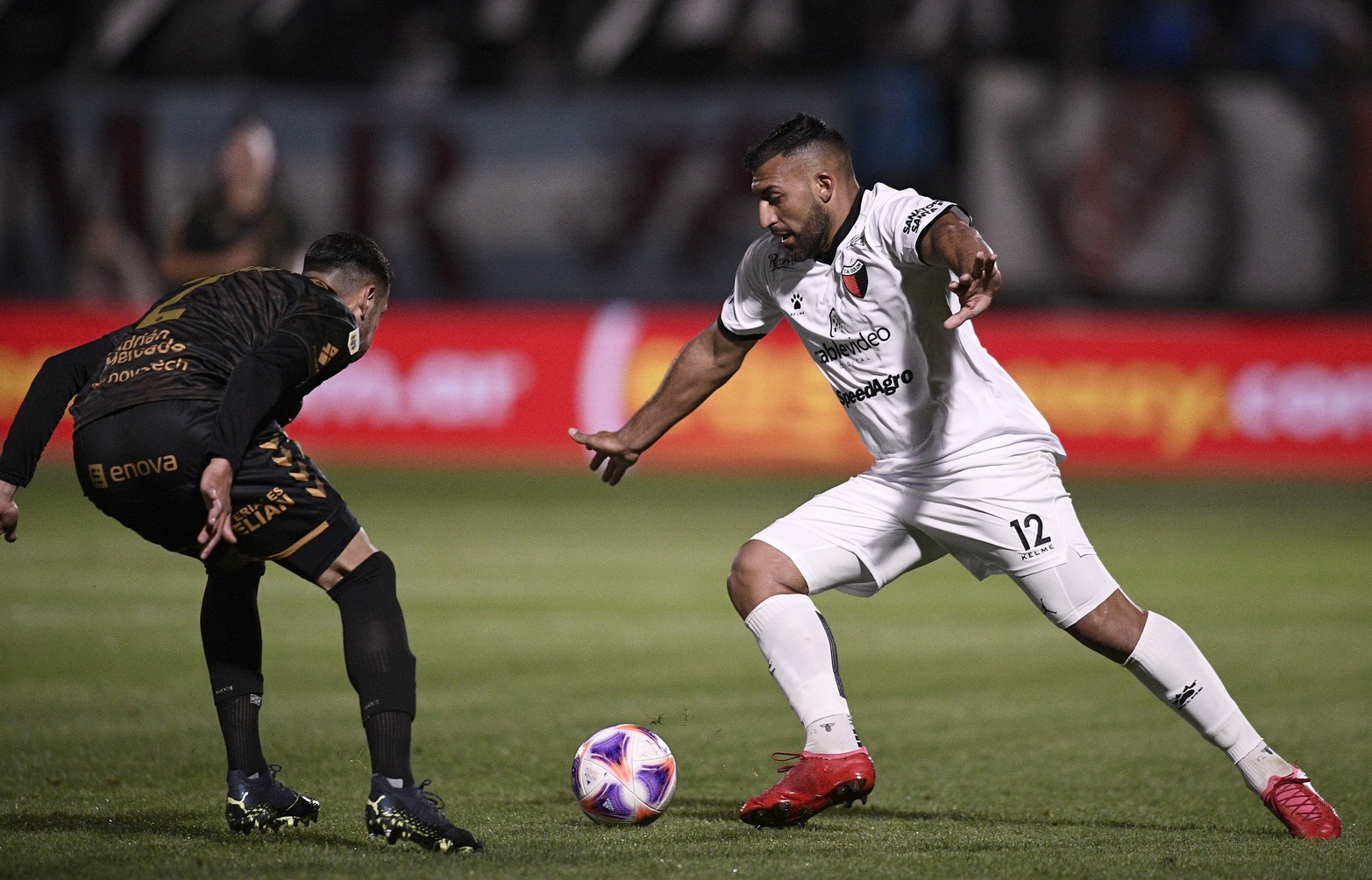 Colón le ganó 2 a 1 a Platense. Con la llegada del nuevo DT Marcelo Saralegui lleva tres partidos jugados y tres ganados. Foto Matías Napoli.