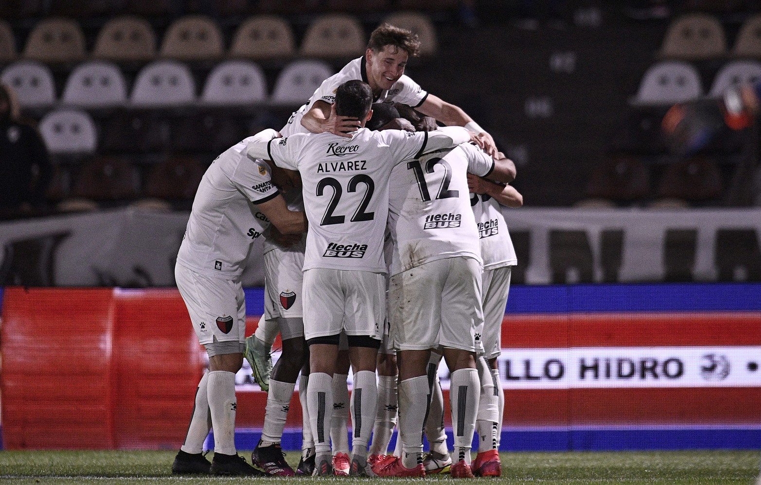 Con un gol en contra Colón se había puesto en ventaja. Foto Matías Napoli