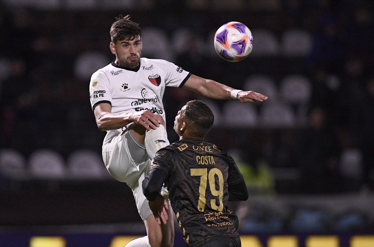 Colón le ganó 2 a 1 a Platense. Con la llegada del nuevo DT Marcelo Saralegui lleva tres partidos jugados y tres ganados. Foto Matías Napoli.
