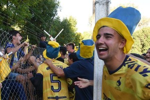 Lautaro Pochón. Con 22 tantos se convirtió en uno de los goleadores de los torneos liguistas. Hoy, su ilusión pasa por romper las redes en el torneo Federal Amateur. Crédito: Pablo Aguirre