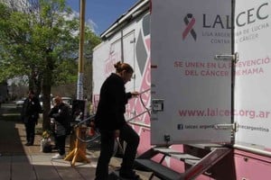 Cada 19 de octubre se celebra el “Día Mundial de lucha contra el Cáncer de Mama” como recordatorio del compromiso de la sociedad en la lucha contra esta enfermedad. Foto: Archivo