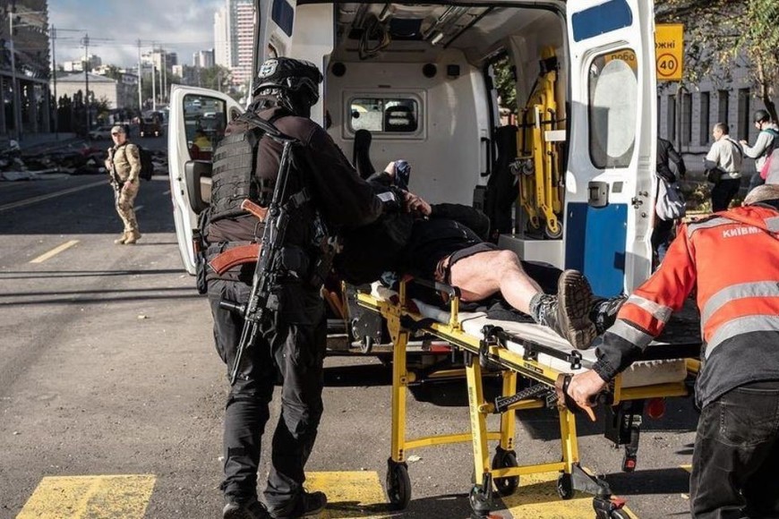 Al menos 105 personas resultaron heridas. Crédito: Serhii Korovainyi
