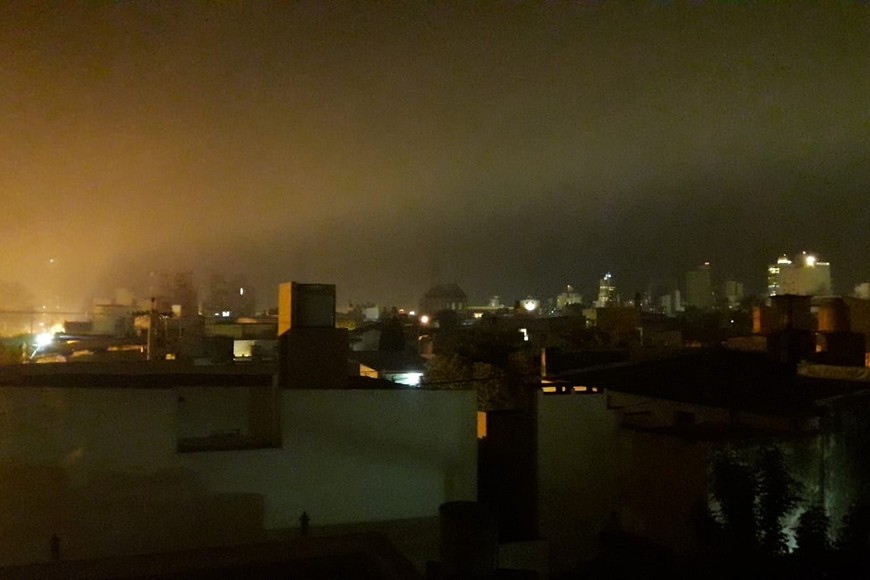 Otra imagen de la ciudad cubierta por el humo. Crédito: Periodismo ciudadano