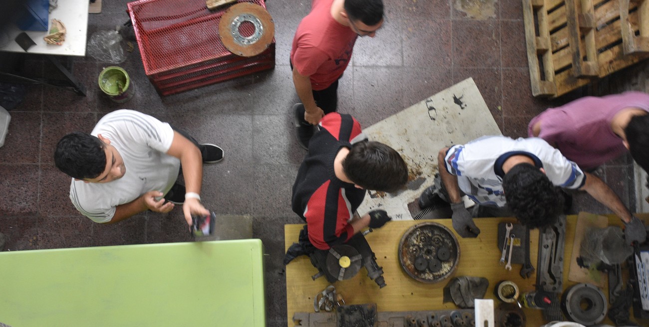 La carrera de Ingeniería Mecánica es una de las carreras más demandadas por los alumnos y muchos de sus egresados se desempeñan en las automotrices más importantes del país y Sudamérica. Foto: Flavio Raina.