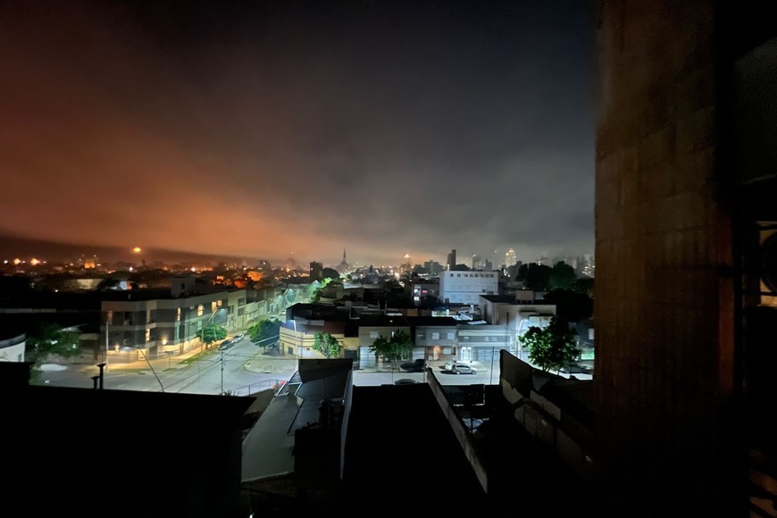 Luciano Molinas y P. Víttori (ciudad de Santa Fe), este martes por la noche. Crédito: Matias Calderón