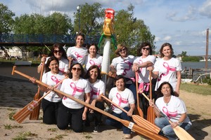 CONOCELAS. Las chicas Pink reman todos los miércoles, a las 15. Salen desde las instalaciones del Club Azopardo. Para sumarte o comunicarte con ellas, buscalas por Instagram como chicaspink.santafe. Crédito: Luís Cetraro