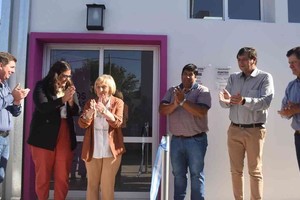 “Muchas veces observamos cómo las inquietudes, las necesidades de nuestras personas, no llegan a buen puerto porque no saben a dónde dirigirse, a dónde encontrarse. Bueno, este va a ser un lugar de encuentro, de la necesidad viva de distintos sectores de la sociedad que luchan por sus derechos y en este espacio lo van a encontrar”, comentó Rubén Pirola. Foto: Gobierno de Santa Fe