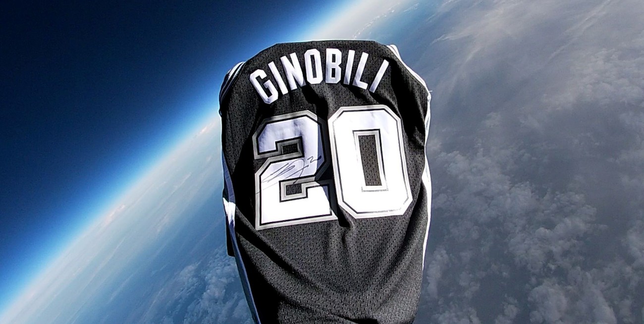 Video: la NBA envió una camiseta de Manu Ginóbili al espacio