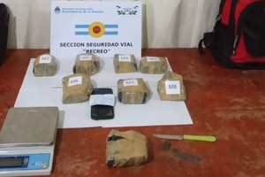 Ambos fueron detenidos en dos oportunidades diferentes, cuando Gendarmería los bajó de un colectivo de línea rumbo a Rafaela, a la altura del cruce de las rutas 11 y 70 en Recreo. Crédito: Prensa GNA/Archivo
