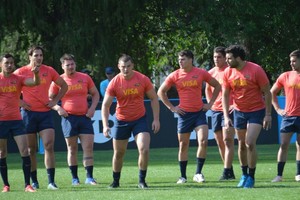El rafaelino Pedro Rubiolo, en el centro de la imagen, entrenando con Argentina XV. Crédito: Prensa UAR.